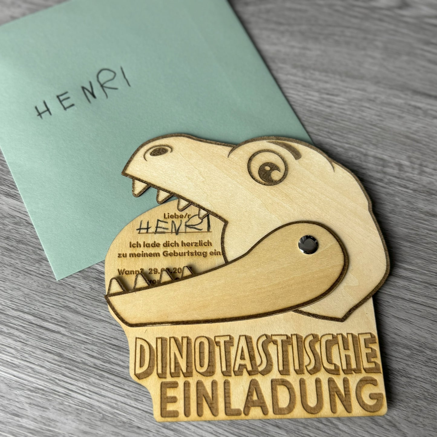 Einladungskarte Dino - aus Holz, individuell, besonders