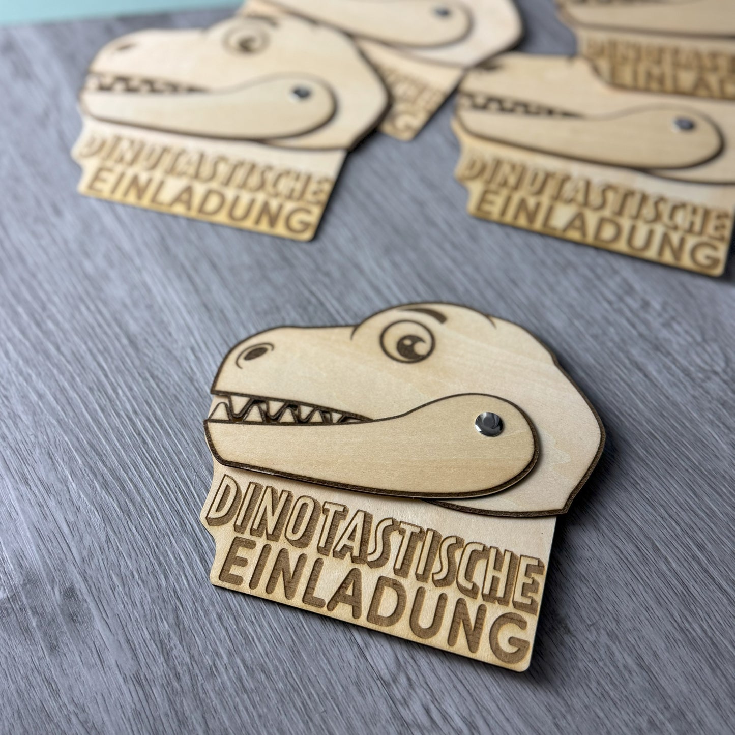 Einladungskarte Dino - aus Holz, individuell, besonders