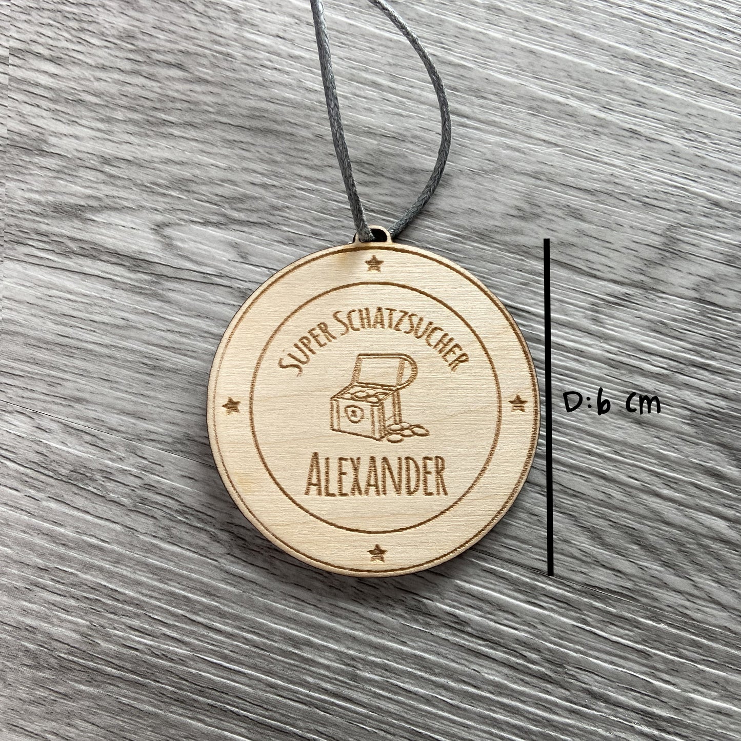 Medaille aus Holz super Schatzsucher Schatzsucherin mit Name personalisiert Schatzsuche Kindergeburtstag Geschenk für jedes Kind Schnitzeljagd Rallye individuelle Gravur auf Holz Größe