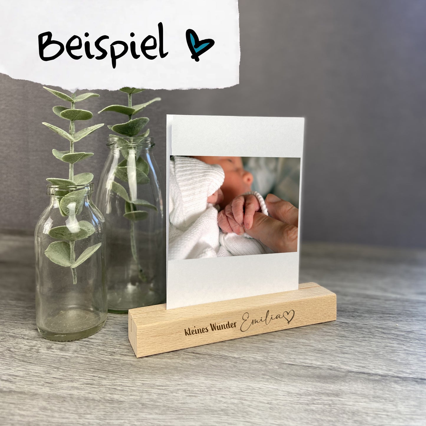 Beispiel individuelle Gravur - Geschenk zur Geburt, Erinnerung an das erste Foto - Kartenhalter aus Buchenholz