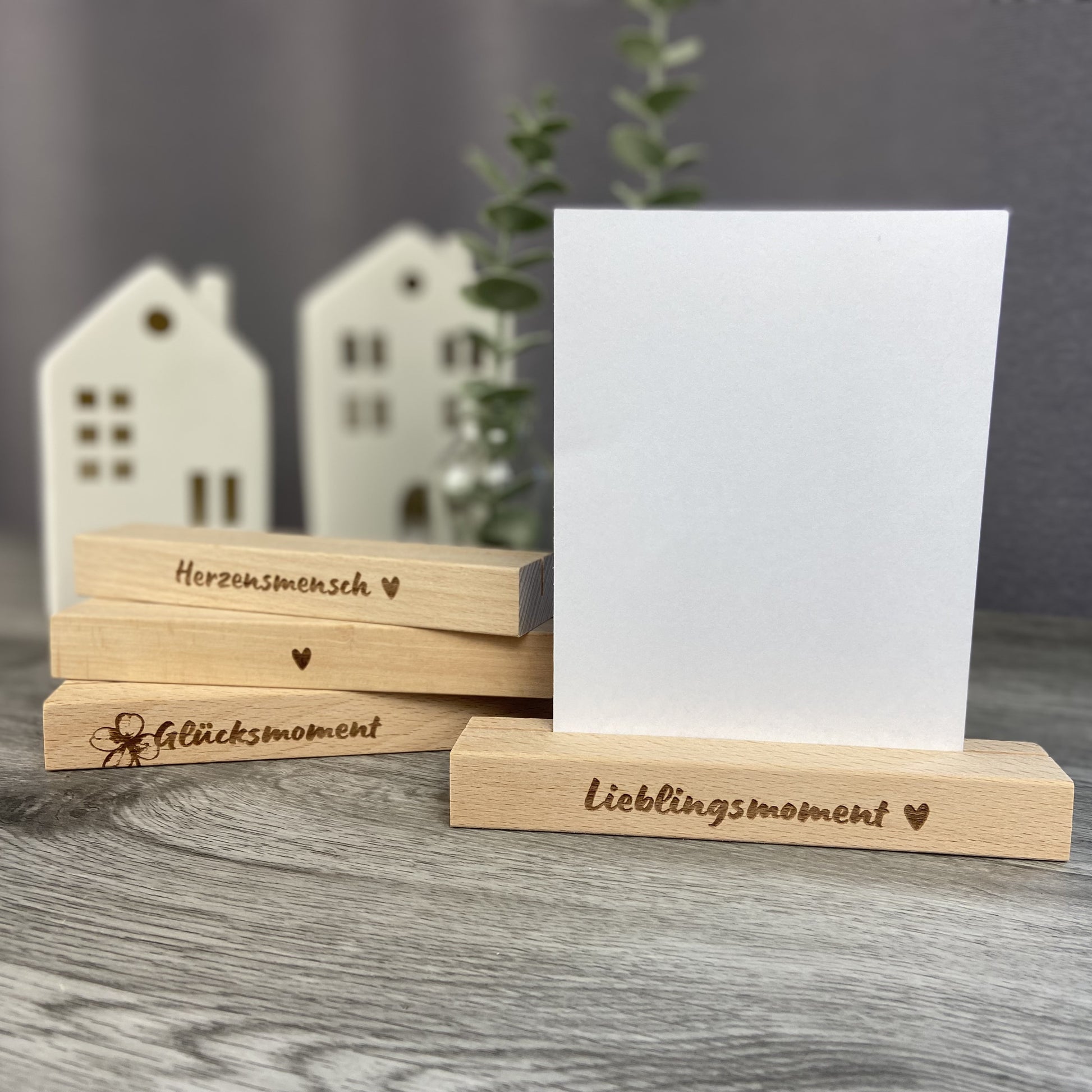 Kartenhalter vier verschiedene Designs . Lieblingsmoment, Herzensmensch, Herz, Glücksmoment - Buchenholz, Holzsockel für Foto oder Karte