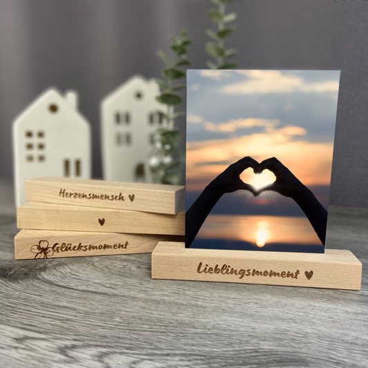 Kartenhalter vier verschiedene Designs . Lieblingsmoment, Herzensmensch, Herz, Glücksmoment - Buchenholz, Holzsockel für Foto oder Karte