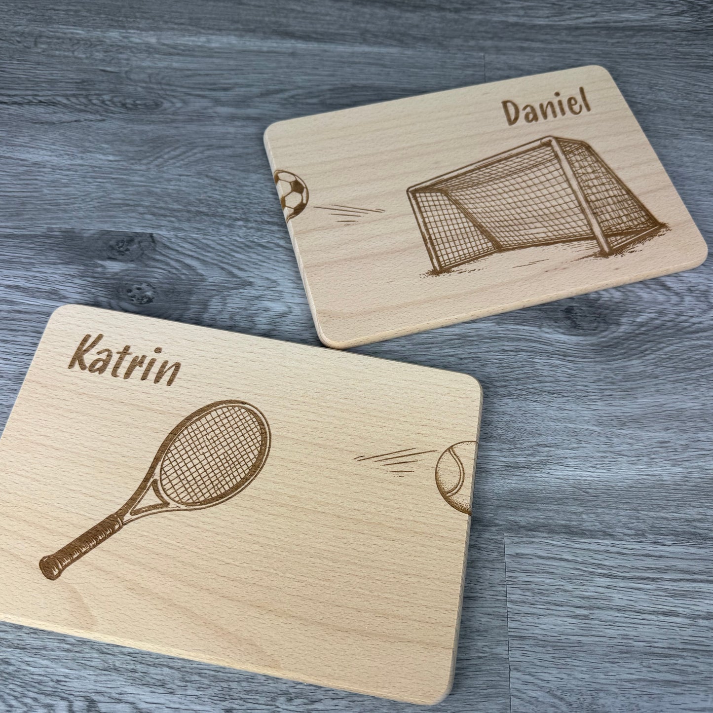 Sehen auch einzeln gut aus - passen aber wie ein Puzzle zusammen. Partnerbrettchen Tennis Fußball - Geschenkidee für Paare Fußballfans Tennisfans, unterschiedliche Hobbys, ein Geschenk
