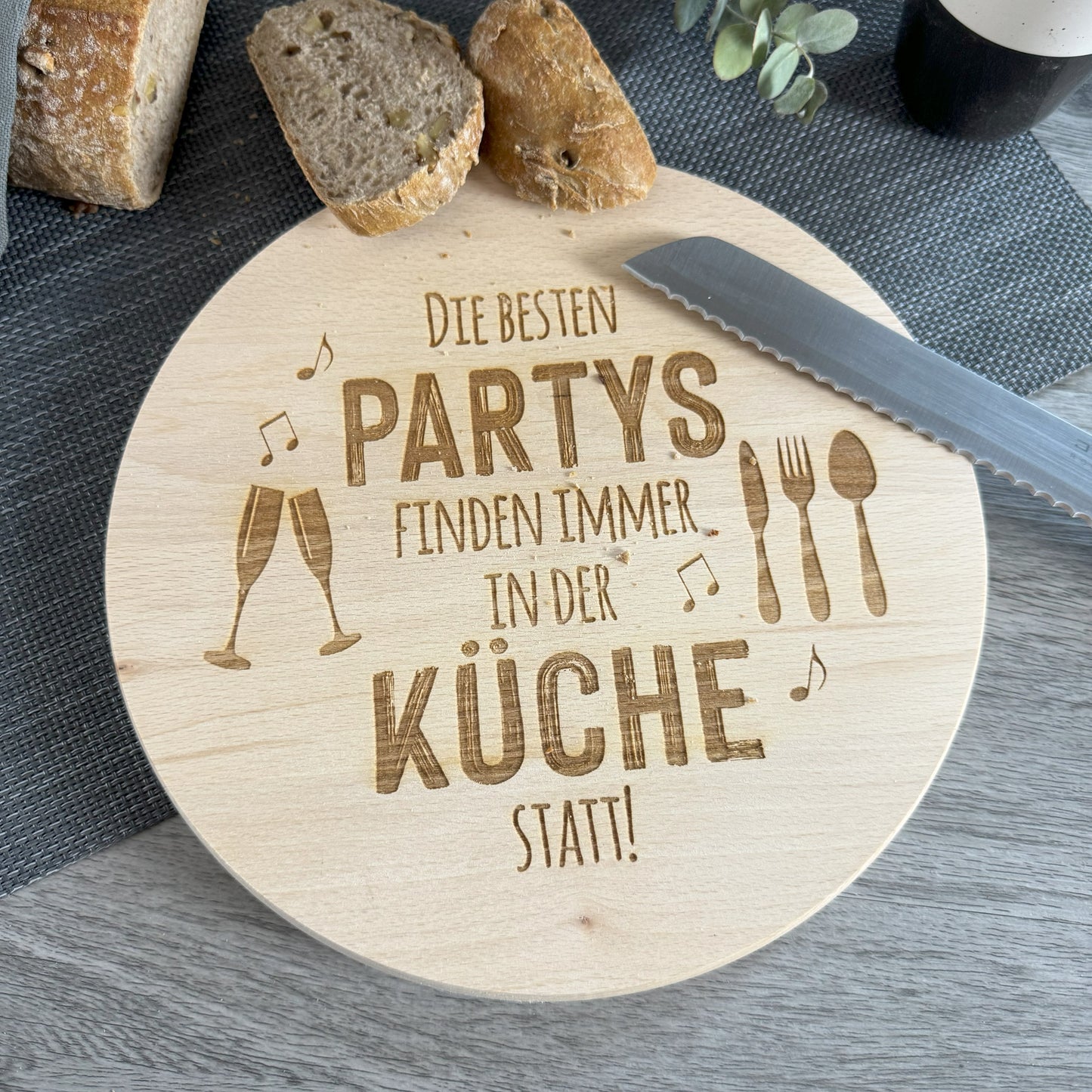 Schneidebrett - Die besten Partys finden in der Küche statt - rund D: 24 cm - Deisterwerke