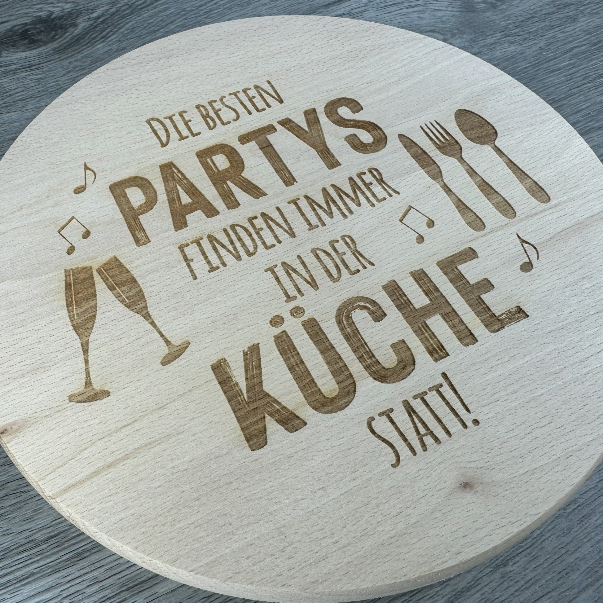 Schneidebrett - Die besten Partys finden in der Küche statt - rund D: 24 cm - Deisterwerke