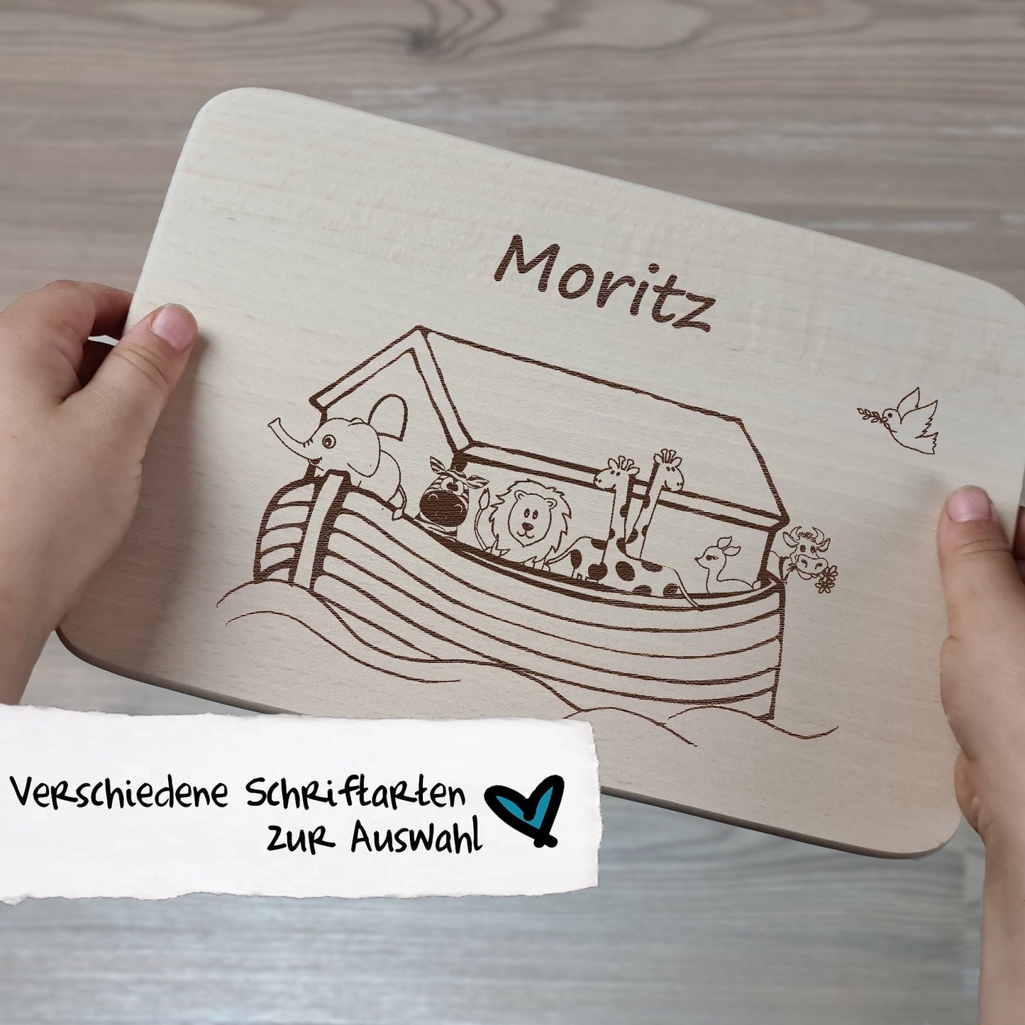 Titelfoto Arche Noah Brettchen mit Motiv und Name personalisiert dank individueller Gravur christliches Geschenk zur Taufe Geschenkidee für Kinder zum Geburtstag Taufe Geburt Buchenbrett Holz verschiedene Schriftarten zur Auswahl