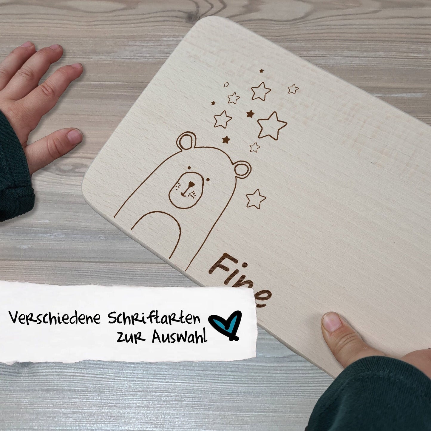 Bär mit Sternen Brettchen mit Motiv und Name personalisiert dank individueller Gravur Braunbär Teddybär Geschenkidee für Kinder zum Geburtstag Taufe Geburt Buchenbrett Holz verschiedene Schriftarten zur Auswahl