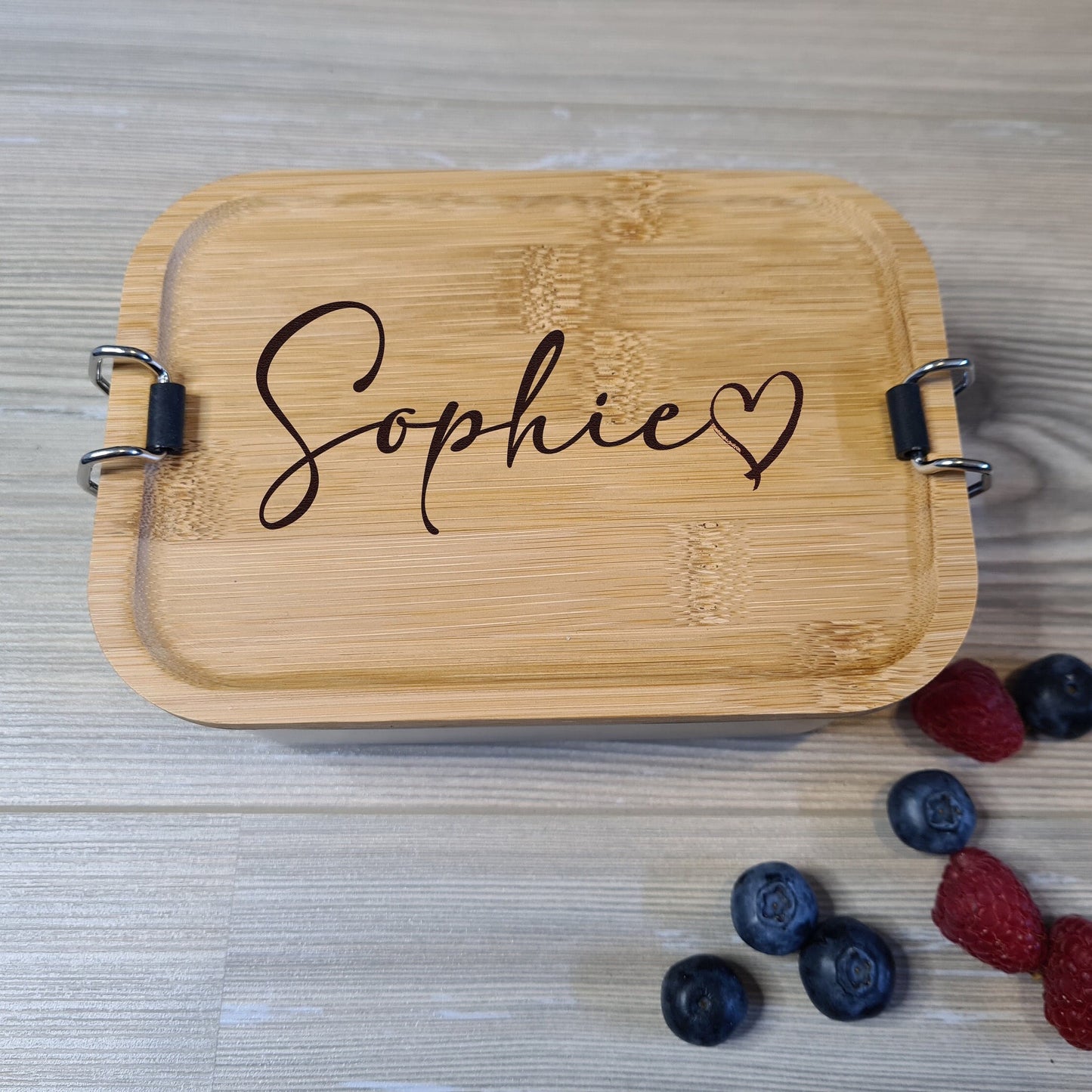 Lunchbox "Name Schreibschrift" aus Edelstahl mit Bambusdeckel, personalisiert mit Name und Wunschmotiv - Deisterwerke