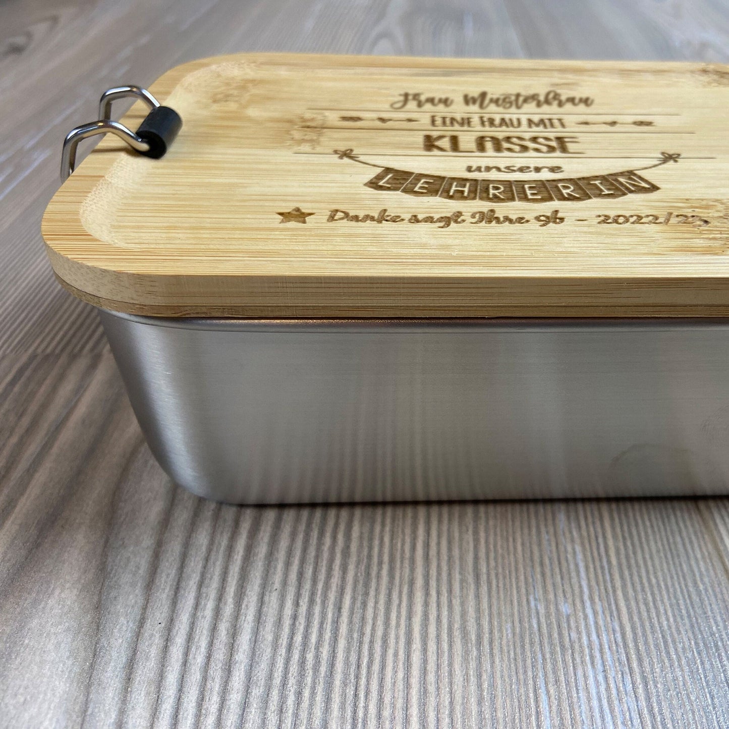 Geschenk für Lehrer/Lehrerin - Lunchbox aus Edelstahl mit Bambusdeckel personalisiert mit Name und Klasse - Deisterwerke