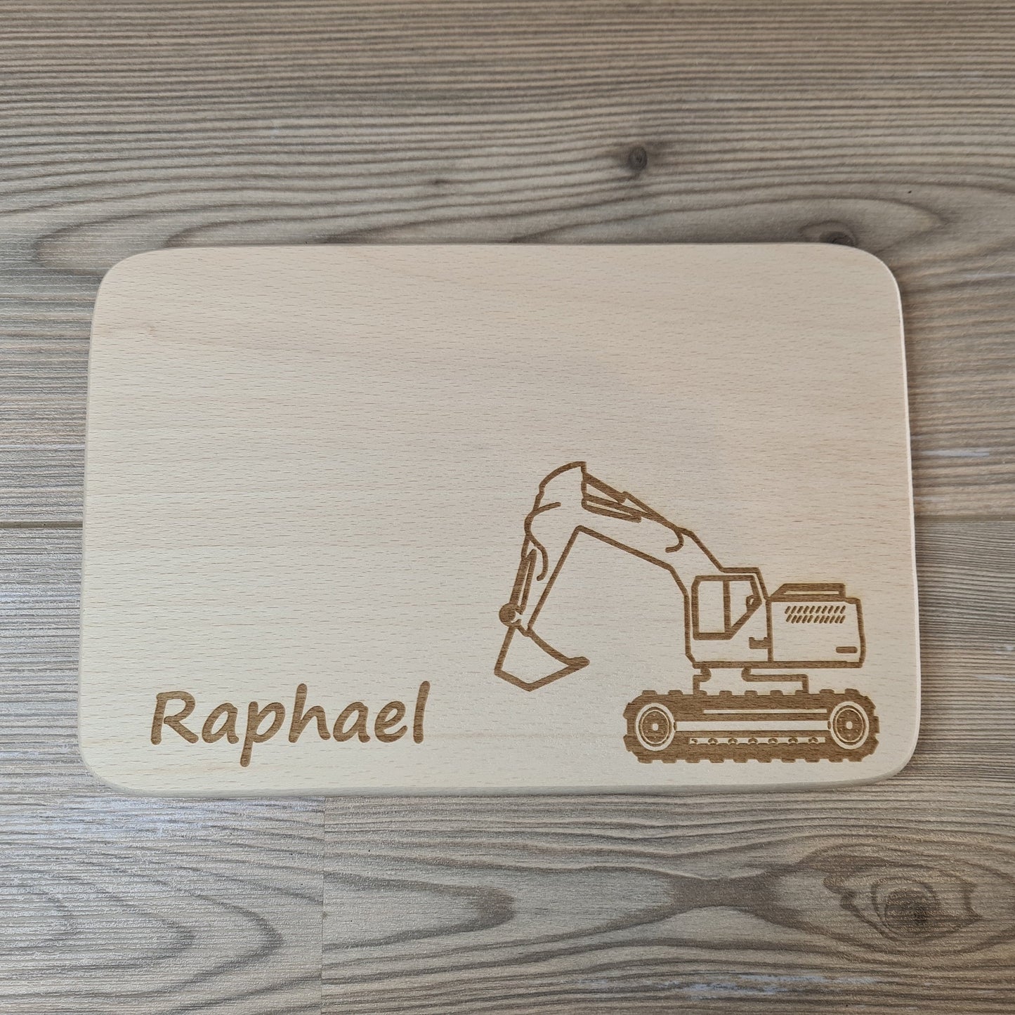Bagger Brettchen mit Motiv und Name personalisiert dank individueller Gravur Baustelle Baustellenfahrzeug Geschenkidee für Kinder zum Geburtstag Taufe Geburt Buchenbrett Holz verschiedene Schriftarten zur Auswahl