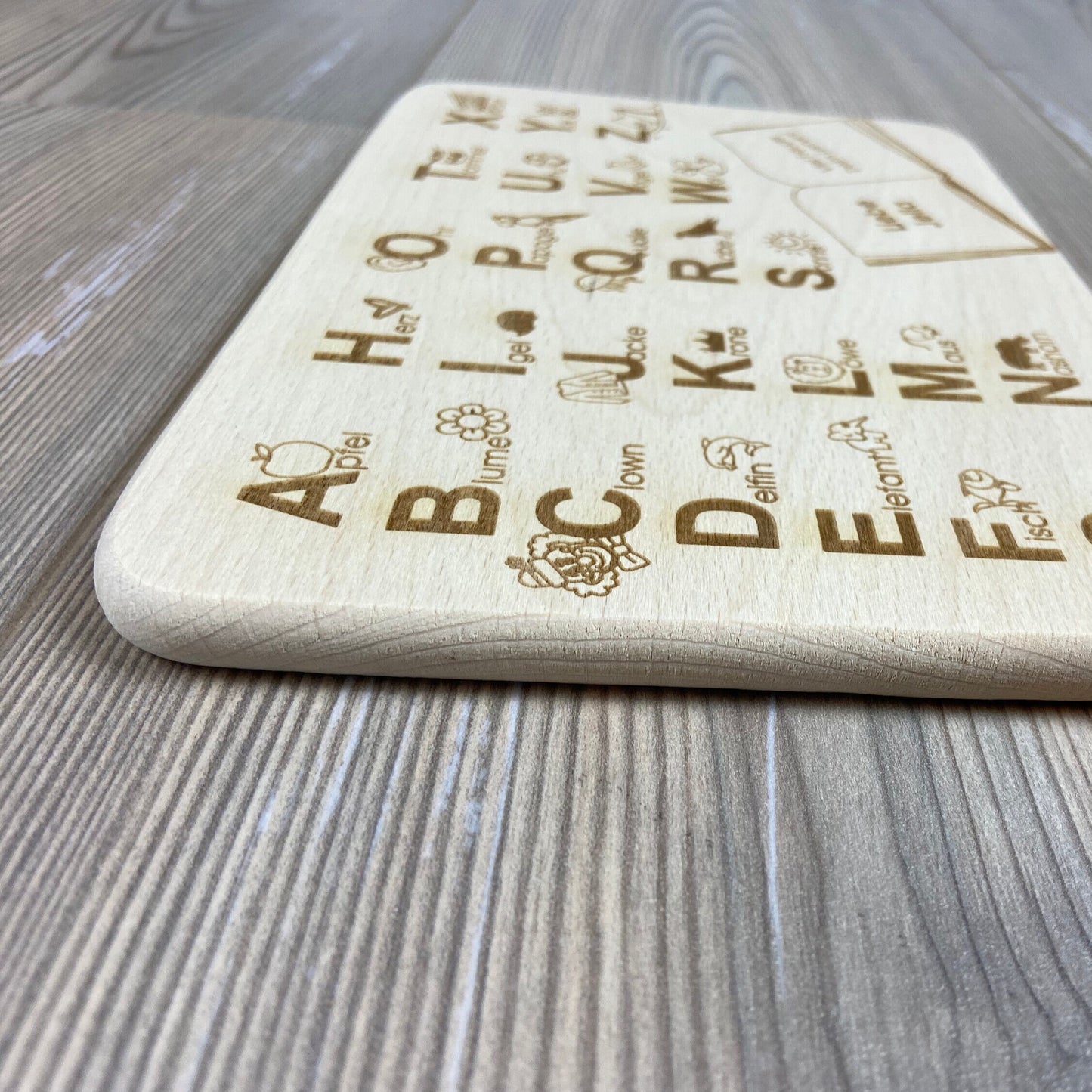 ABC Brettchen Geschenkidee zur Einschulung Schulanfang für Erstklässler Vorschule Vorschulkinder lernen spielerisch das Alphabet zu jedem Buchstaben gibt es ein Wort mit Motiv personalisiert mit Name Detail 1