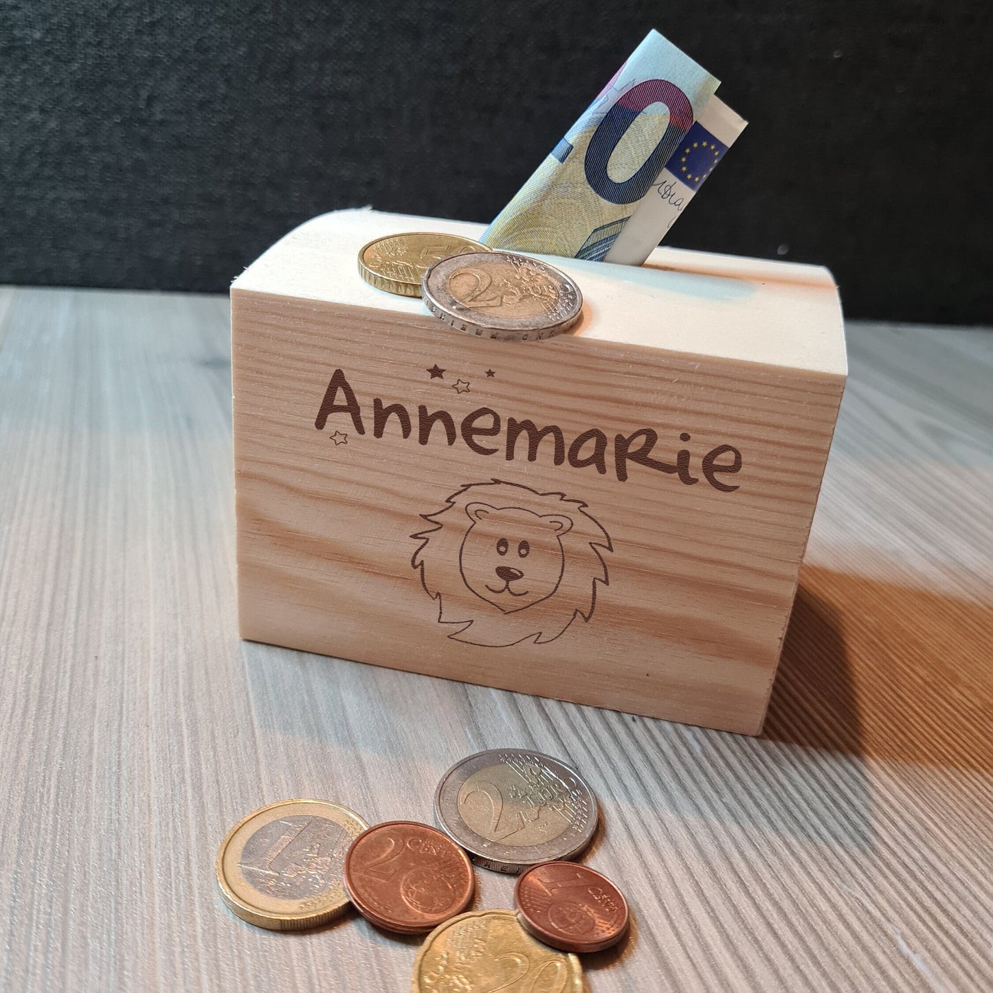 Spardose Truhe "Löwe" - mit Name personalisiert - Deisterwerke