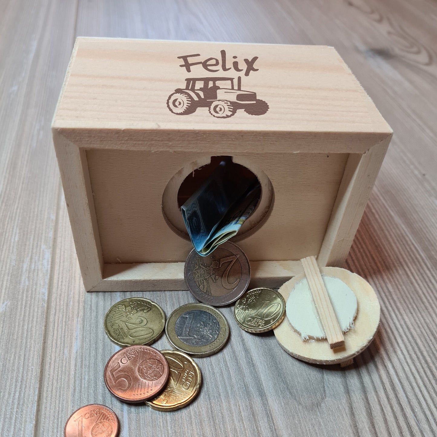 Spardose Truhe "Trecker" - mit Name personalisiert - Deisterwerke