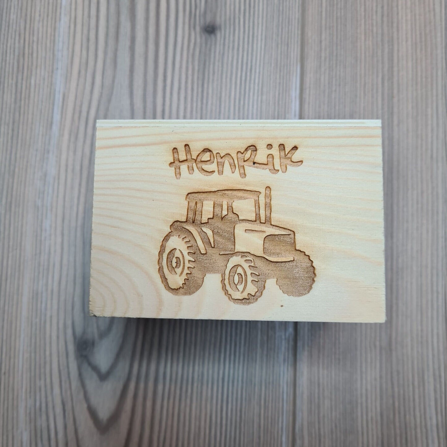 Spardose Truhe "Trecker" - mit Name personalisiert - Deisterwerke