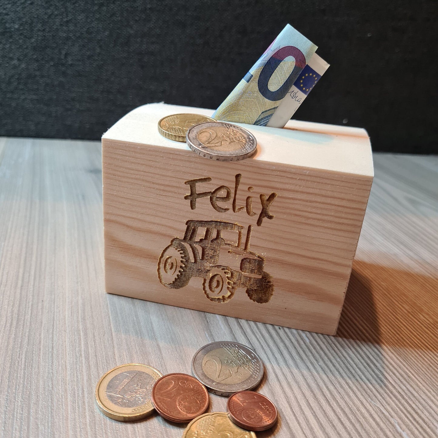 Spardose Truhe "Trecker" - mit Name personalisiert - Deisterwerke