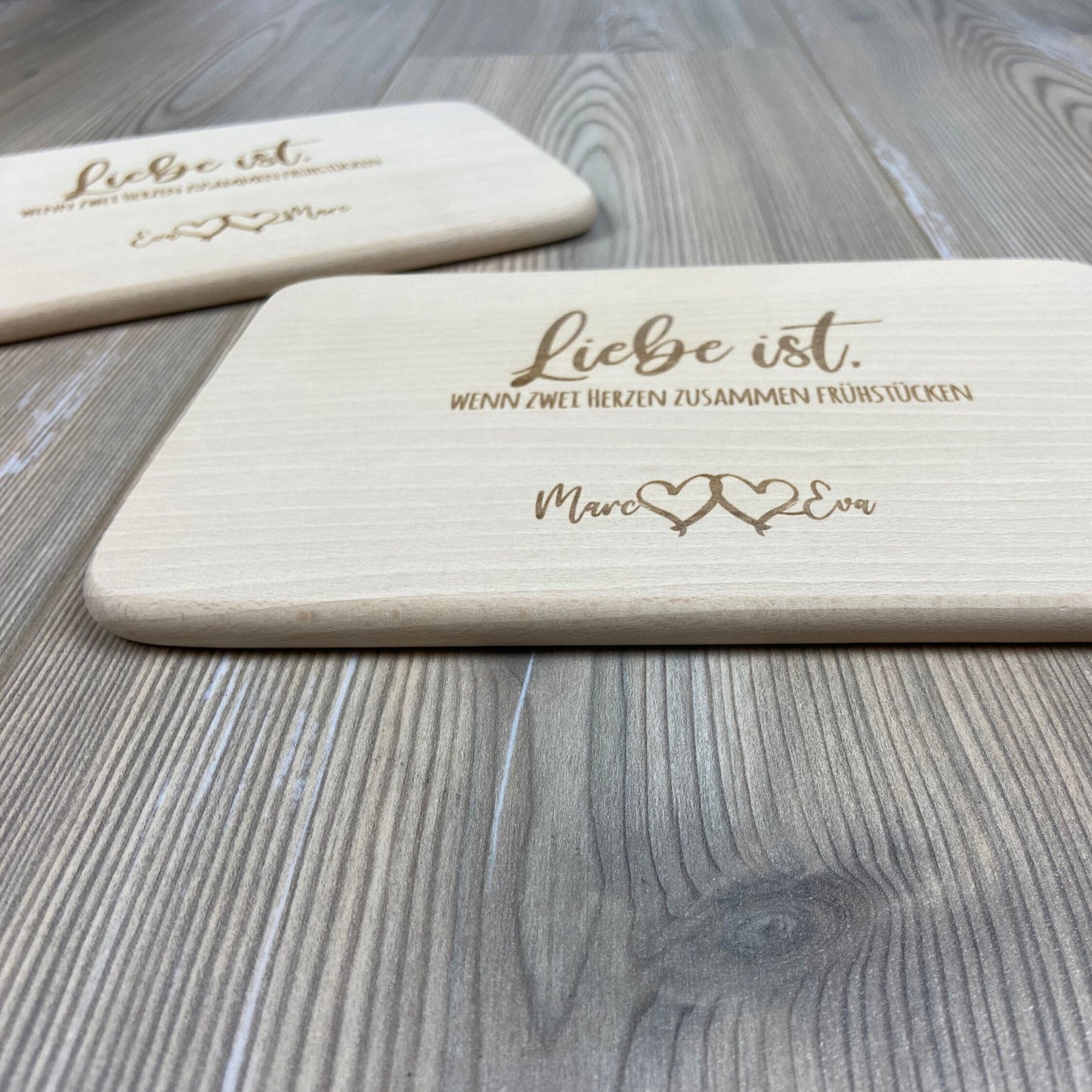 Partnerbrettchen 2er-Set Liebe ist... - für Verliebte, Pärchen, Geschenkidee zur Hochzeit - Deisterwerke