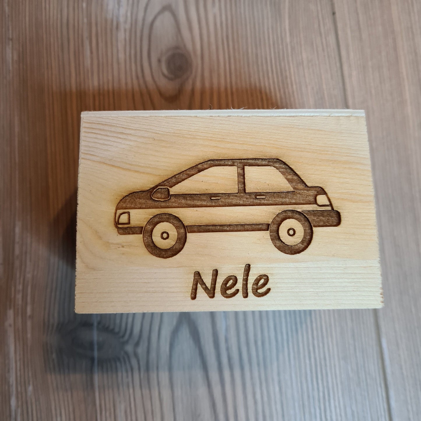 Spardose Truhe "Auto" - mit Name personalisiert - Deisterwerke