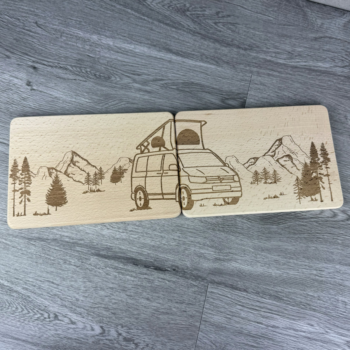 Partnerbrettchen 2er-Set Camper Van Dachzelt in den Bergen - für echte Campingfans - personalisiert mit Namen