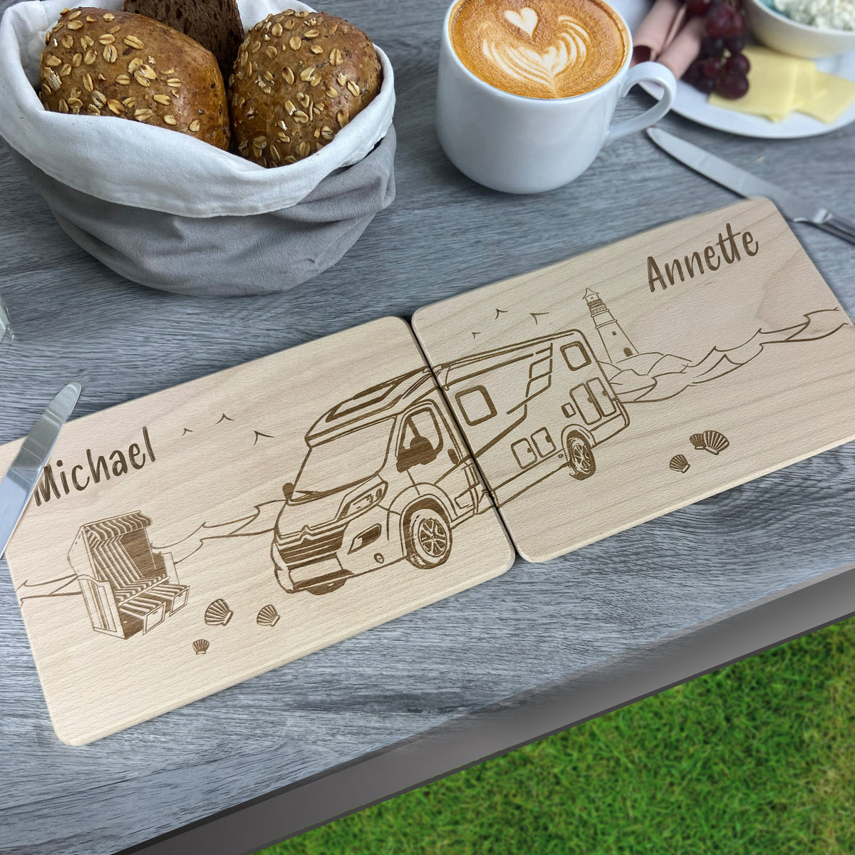 2er Set Geschenk für Paare, Wohnmobil am Meer graviert auf Holzbrettchen