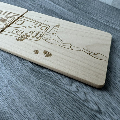 schräge Seitenansicht, Wohnmobil Partnerbrettchen auf Holz graviert