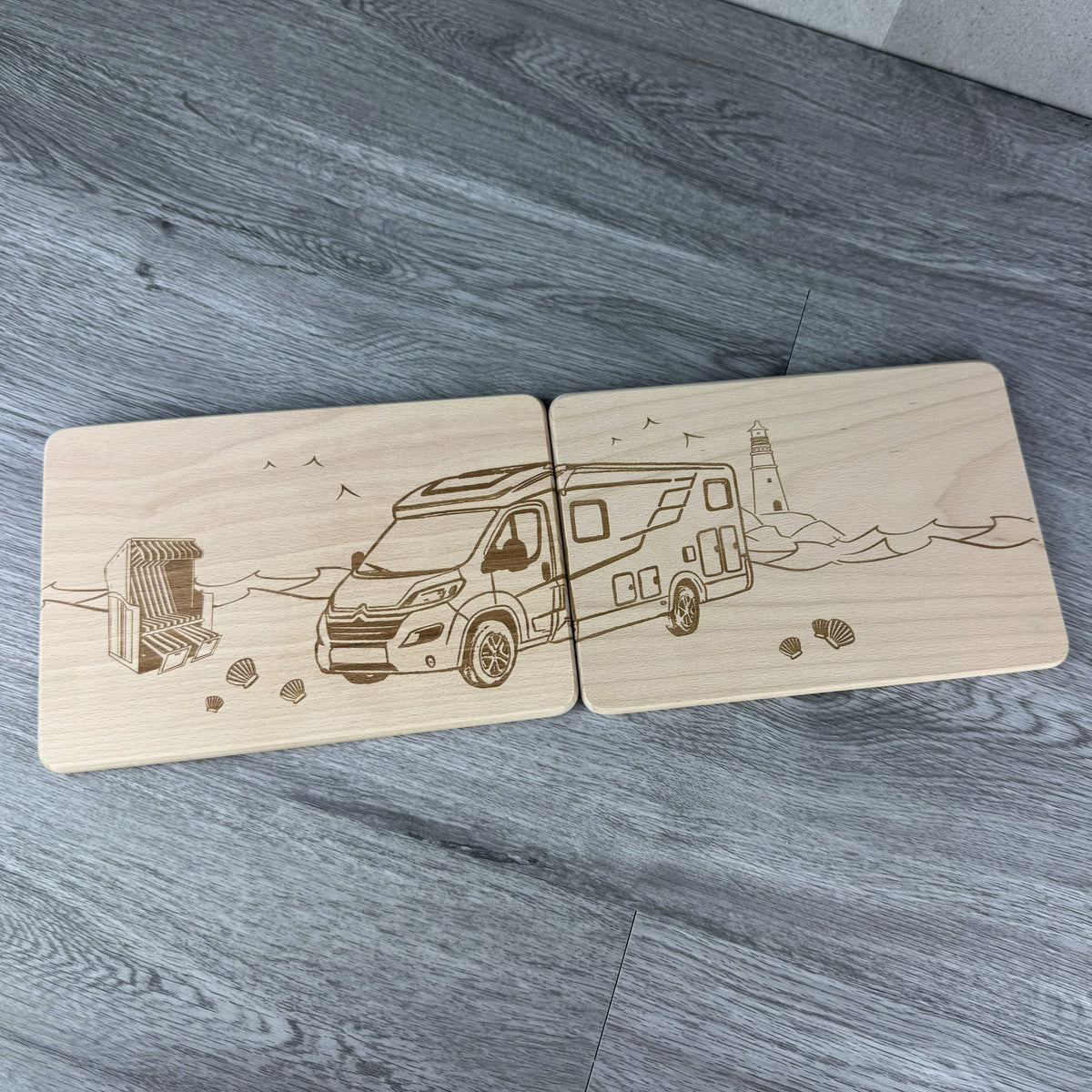 Partnerbrettchen Variante ohne Namen, Geschenk individuell mit Wohnmobil und Leuchtturm, Strandkorb, Muscheln am Meer