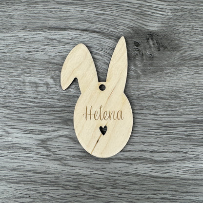 Vordernansicht Schreibschrift - Osteranhänger Hasenohren, mit Name personalisiert, Anhänger für Osterkörbchen, Osternest namentlich kennzeichnen, Geschenkanhänger oder als Platzdeko auf einem Osterbrunchtisch, einem österlich gedeckten Tisch