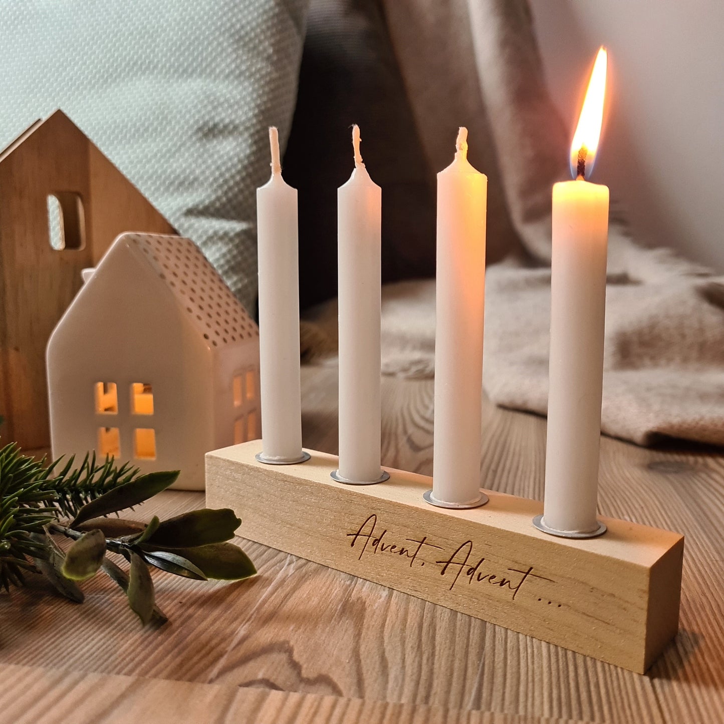 Advent to go - Adventskranz, Mini Adventsgestellt mit 4 Kerzen zum Verschenken in schöner Geschenkverpackung. Ideal auch zum Verschicken. Kleine Adventskerzen inklusive