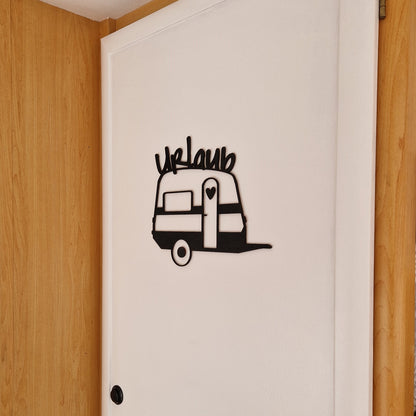 Dekorationsbeispiel im Wohnwagen an Schranktür mit Klebepads befestigt, Wanddeko Türdekoration