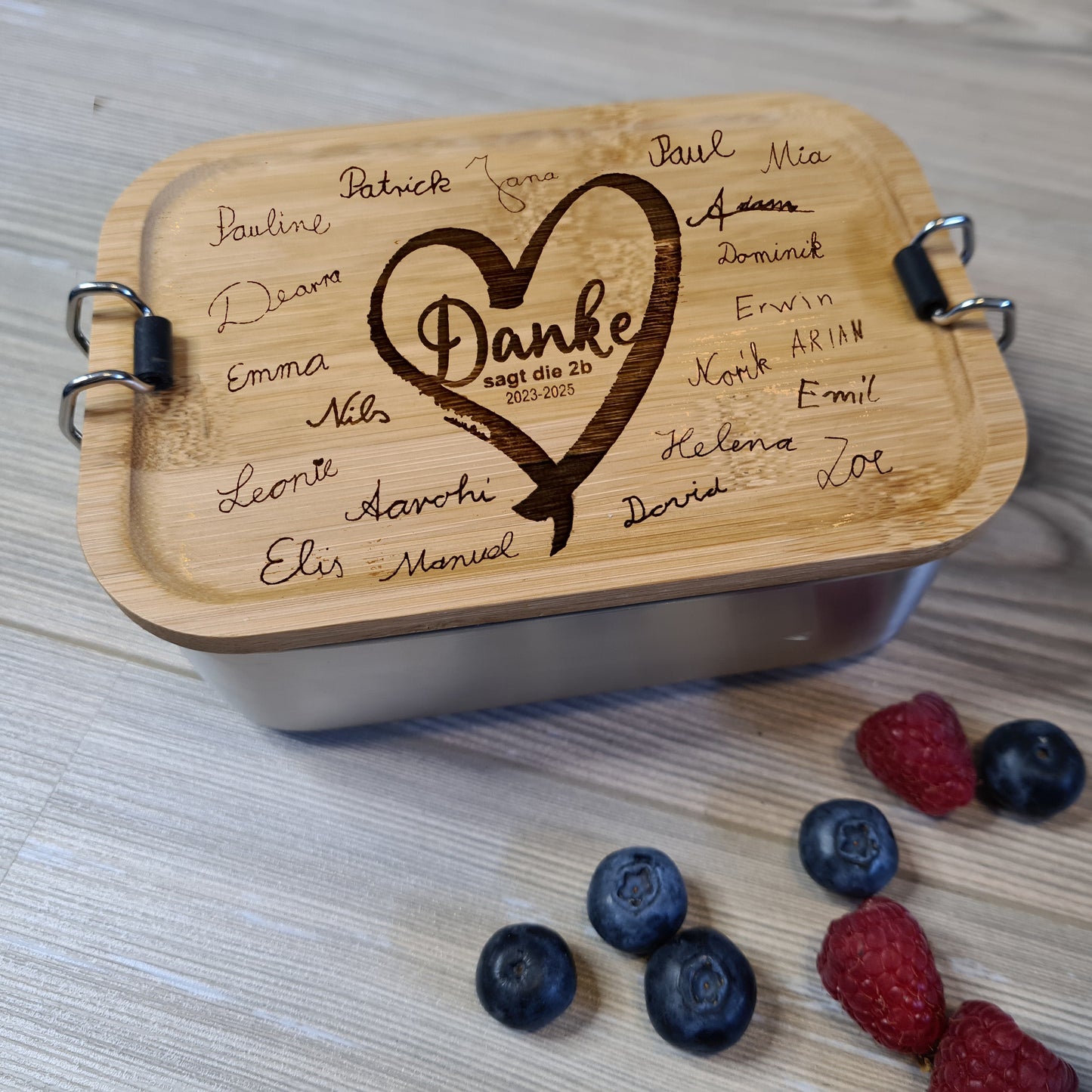 Brotdose als Geschenk für Lehrer*innen, Original Unterschriften der Schüler*innen auf Holz graviert, individuell, persönlich, besonderes Abschiedsgeschenk, Danke sagen