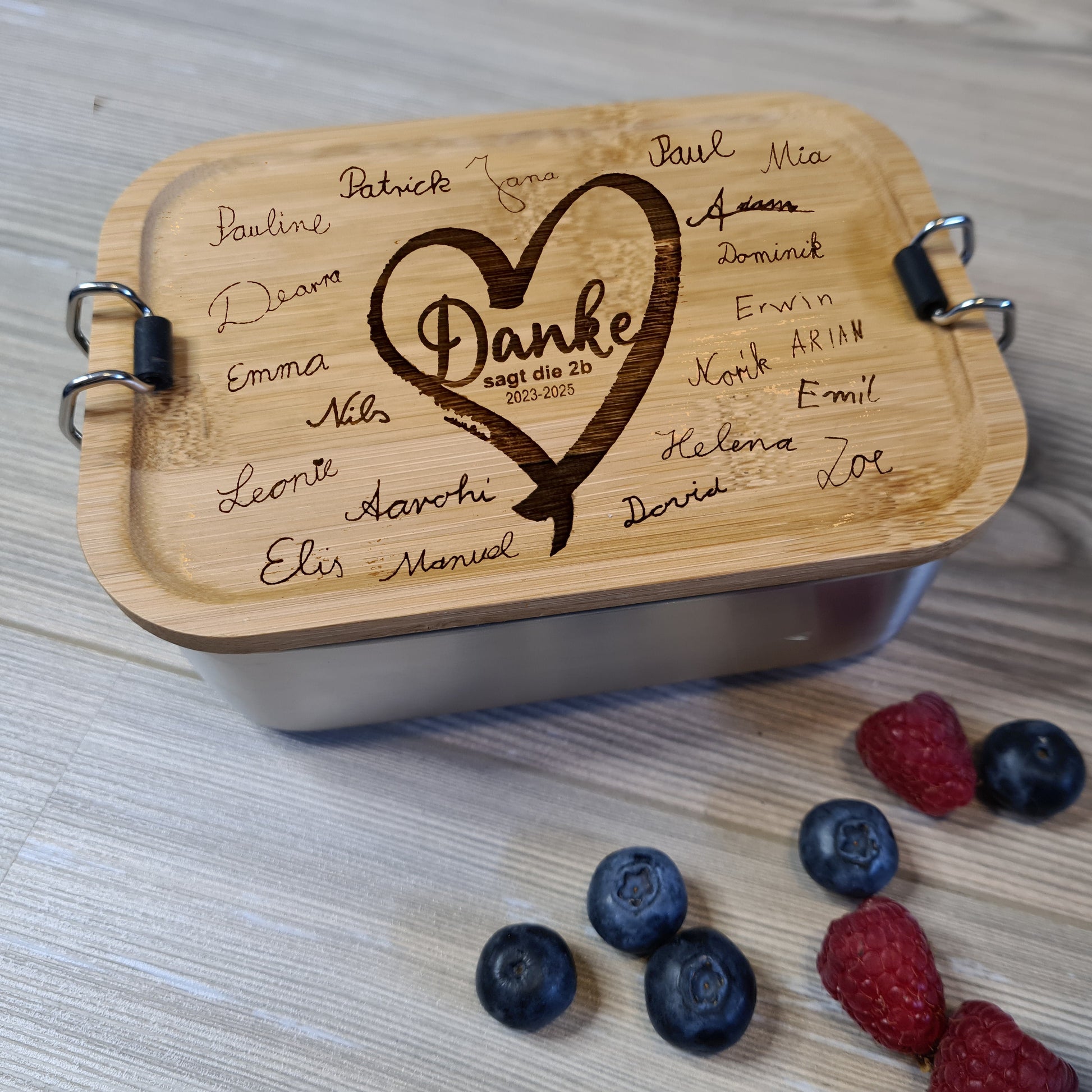 Brotdose als Geschenk für Lehrer*innen, Original Unterschriften der Schüler*innen auf Holz graviert, individuell, persönlich, besonderes Abschiedsgeschenk, Danke sagen