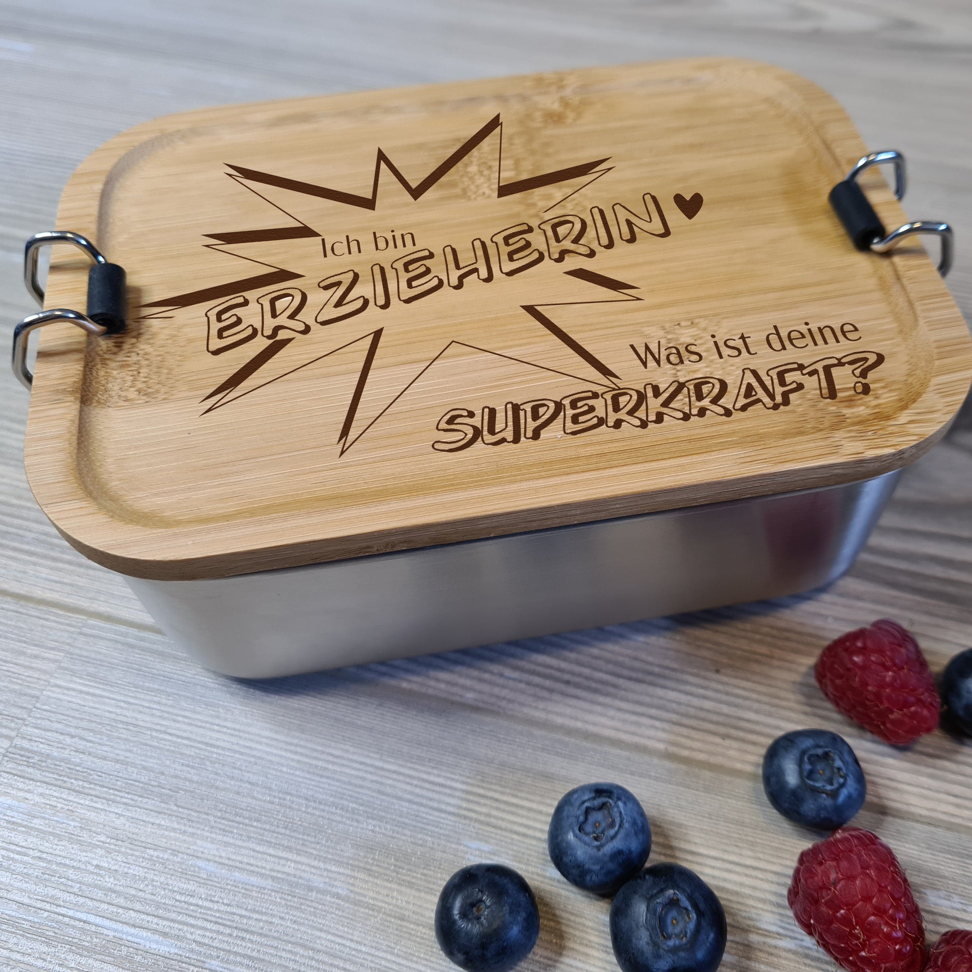 Lunchbox aus Edelstahl mit Bambusdeckel - Geschenk für Erzieherin - Brotdose mit Gravur "Ich bin Erzieherin - was ist deine Superkraft?"