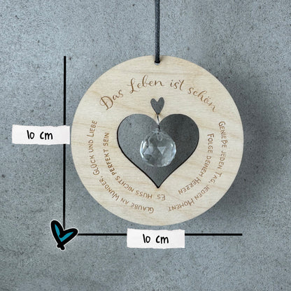 Größenangaben - D: 10 cm Holzanhänger mit Kristall und Herz als liebevolle Geschenkidee