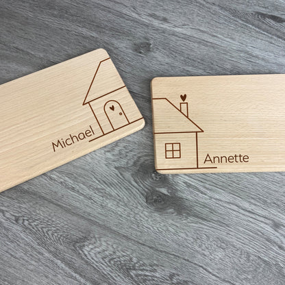 Einzelansicht - Partnerbrettchen Haus - Geschenk für Paare zum Einzug, Richtfest, Hochzeit - mit Namen graviert