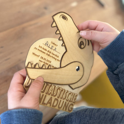 Einladungskarte Dino - aus Holz, individuell, besonders - Deisterwerke - individuelle Gravur, Geschenkidee, besonderes Geschenk