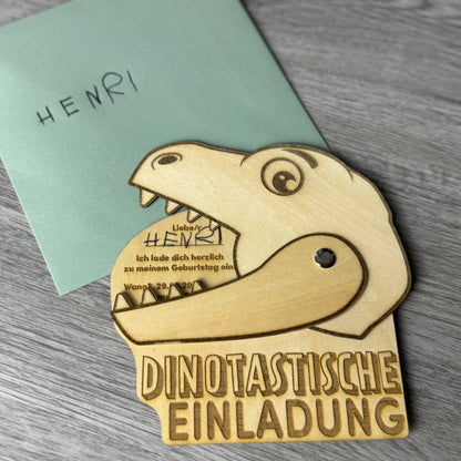 Einladungskarte Dino - aus Holz, individuell, besonders - Deisterwerke - individuelle Gravur, Geschenkidee, besonderes Geschenk