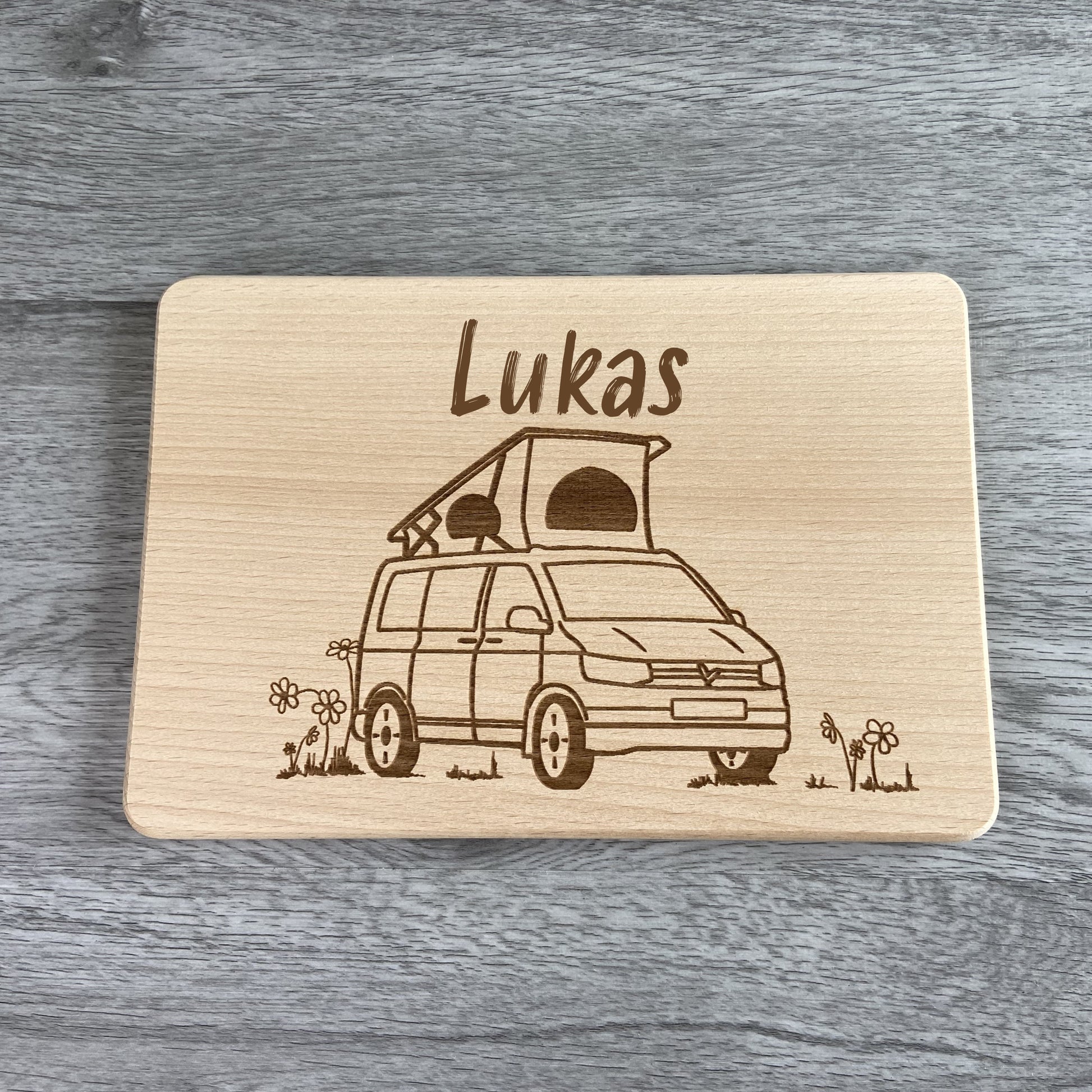 Brettchen Camper mit Dachzelt wahlweise mit Name personalisiert individuelle Gravur auf Buchenbrettchen 22x15 cm