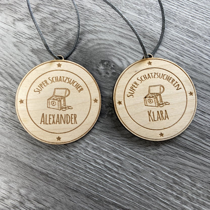 Medaille aus Holz super Schatzsucher Schatzsucherin mit Name personalisiert Schatzsuche Kindergeburtstag Geschenk für jedes Kind Schnitzeljagd Rallye individuelle Gravur auf Holz