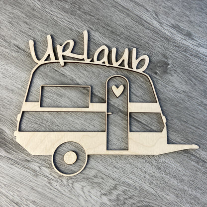 Wandbild Wanddeko Wohnwagen ausgeschnitten mit Herz an der Tür, Schriftzug Urlaub, Deko für den Wohnwagen
