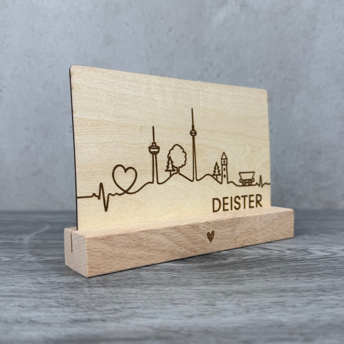 Schrägansicht Kartenhalter mit Karte Deister Skyline Herzschlag, Annaturm, Nordmannsturm, Fernsehturm, Region Hannover, Barsinghausen, Gehrden