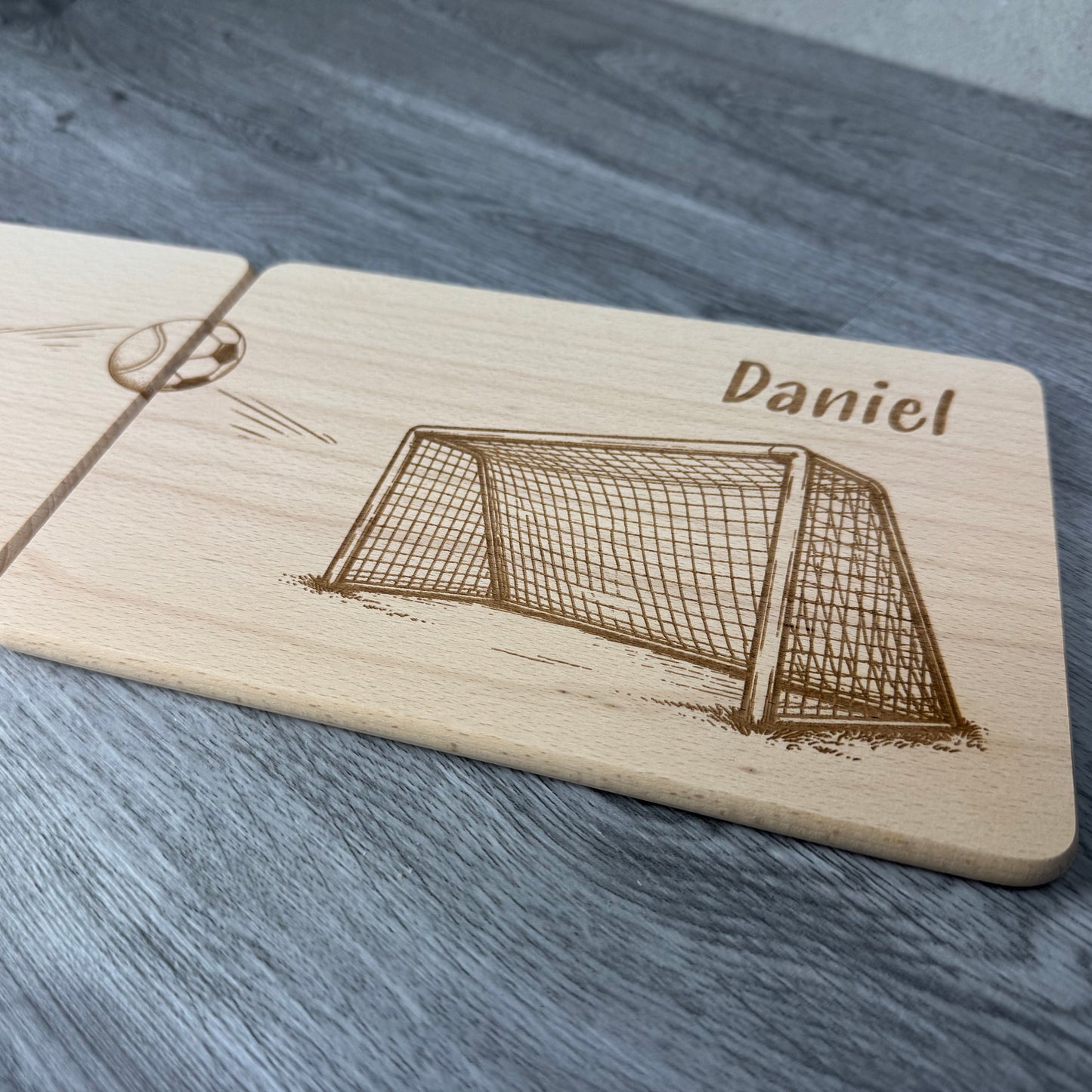 Rechtes Brett, Fußballtor - Partnerbrettchen Tennis Fußball - Geschenkidee für Paare Fußballfans Tennisfans, unterschiedliche Hobbys, ein Geschenk
