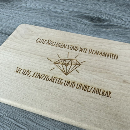 Detailansicht Brettchen für Kollegen Kolleginnen - Spruch: Gute Kollegen sind wie Diamanten - selten, einzigartig und unbezahlbar