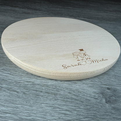 Schneidebrett mit Hochzeitspärchen als Motiv inklusive individueller Namensgravur besondere Geschenkidee zur Hochzeit