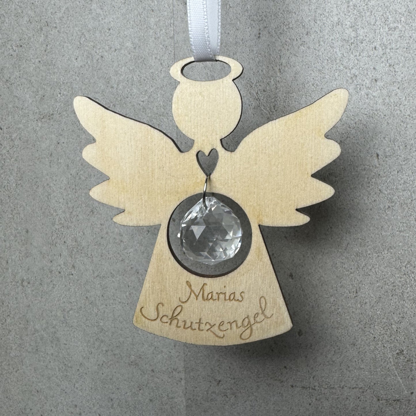 Personalisierter Holzengel mit individueller Namensgravur als Schutzengel Anhänger