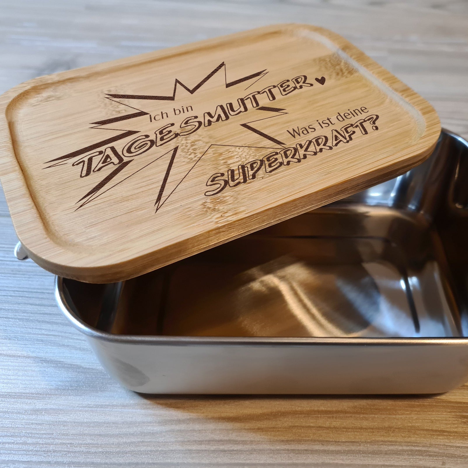 Detailansicht - Geschenk für Tagesmutter - Brotdose mit Spruch Ich bin Tagesmutter - was ist deine Superkraft