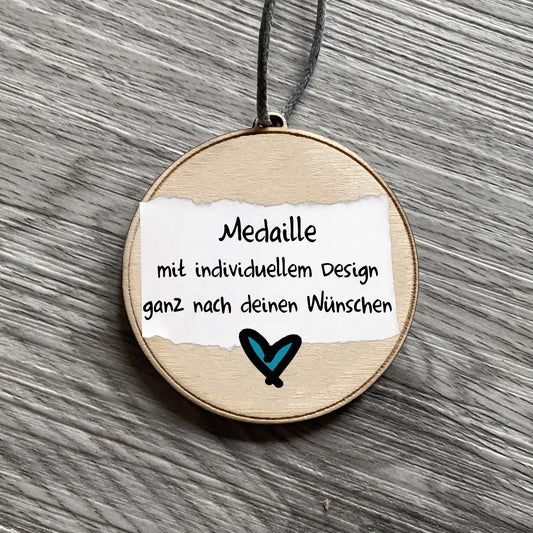 Medaille aus Holz personalisiert nach deinen Wünschen mit individueller Gravur