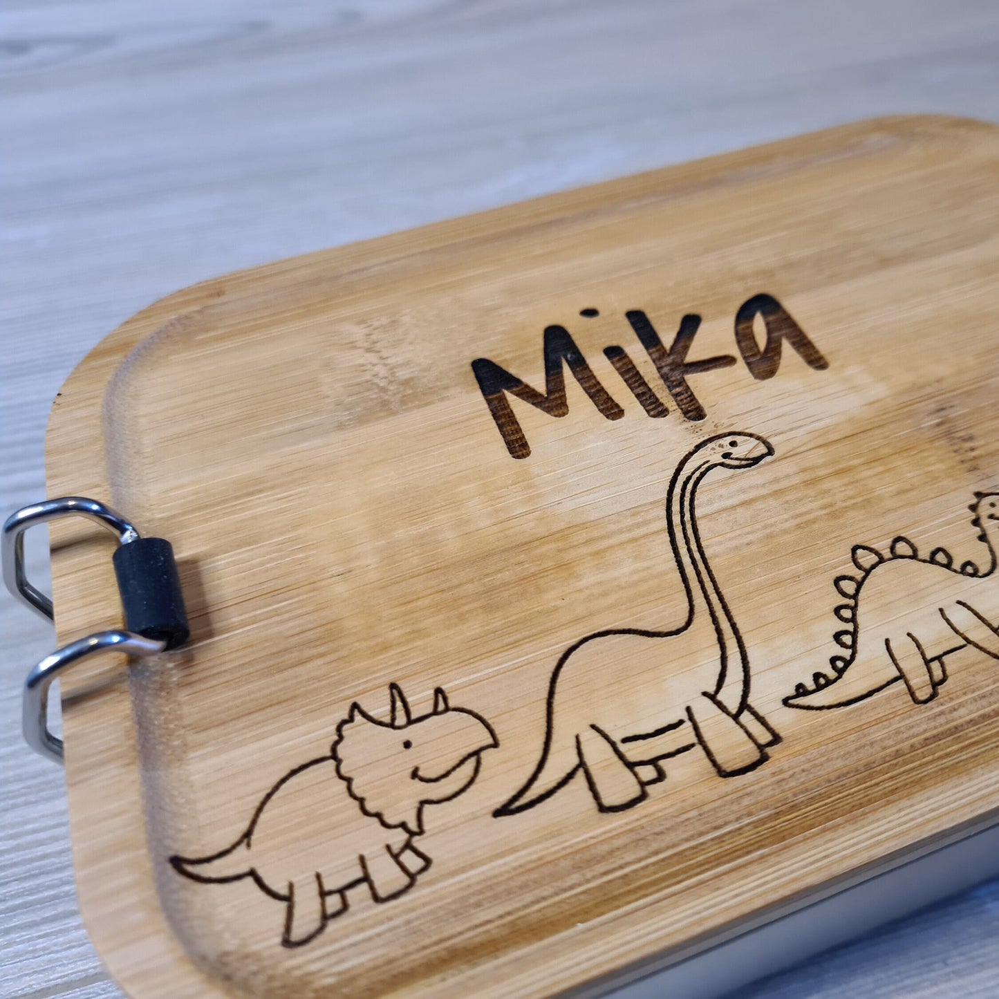 Lunchbox "Dinos" - mit Name personalisiert - aus Edelstahl mit Bambusdeckel