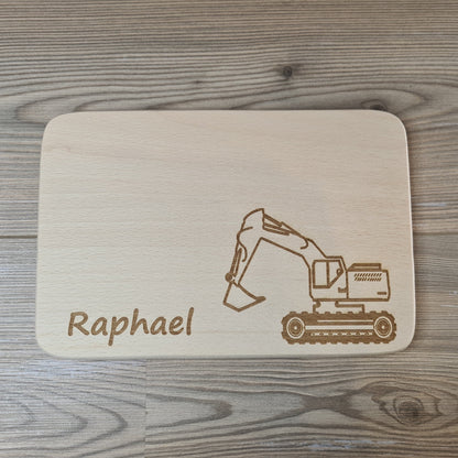 Bagger Brettchen mit Motiv und Name personalisiert dank individueller Gravur Baustelle Baustellenfahrzeug Geschenkidee für Kinder zum Geburtstag Taufe Geburt Buchenbrett Holz verschiedene Schriftarten zur Auswahl