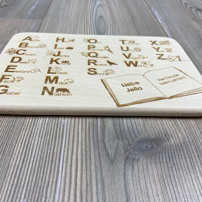 ABC Brettchen Geschenkidee zur Einschulung Schulanfang für Erstklässler Vorschule Vorschulkinder lernen spielerisch das Alphabet zu jedem Buchstaben gibt es ein Wort mit Motiv personalisiert mit Name Detail