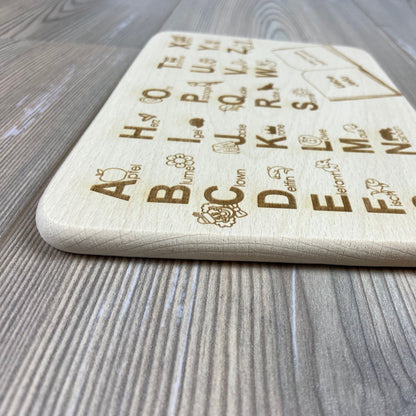 ABC Brettchen Geschenkidee zur Einschulung Schulanfang für Erstklässler Vorschule Vorschulkinder lernen spielerisch das Alphabet zu jedem Buchstaben gibt es ein Wort mit Motiv personalisiert mit Name Detail 1