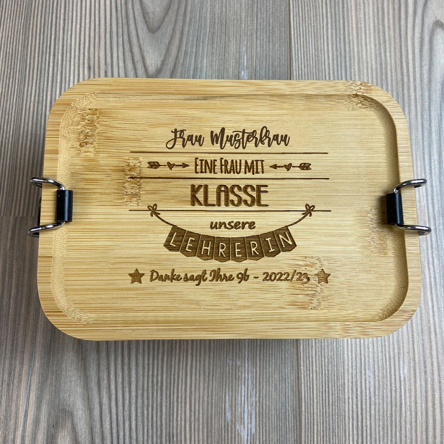 Geschenk für Lehrer/Lehrerin - Lunchbox aus Edelstahl mit Bambusdeckel personalisiert mit Name und Klasse